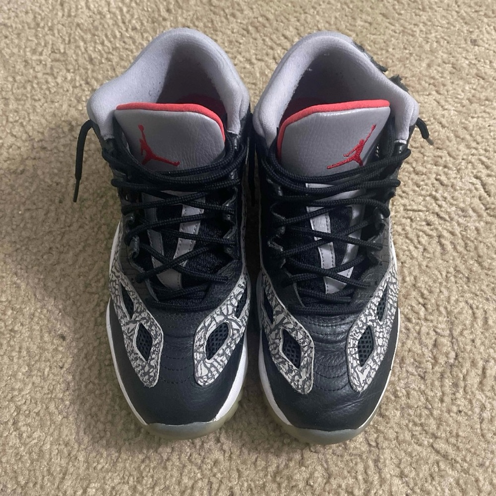 AIR JORDAN 11 RETRO LOW LE ‘ BLACK CEMENT ‘ SZ. 10 w/ box - Picture 4 of 8